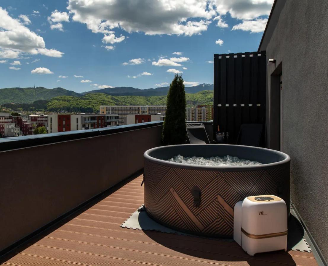 Skylark - Singapore Penthouse With Jacuzzi & Panoramic View Брашов Екстериор снимка