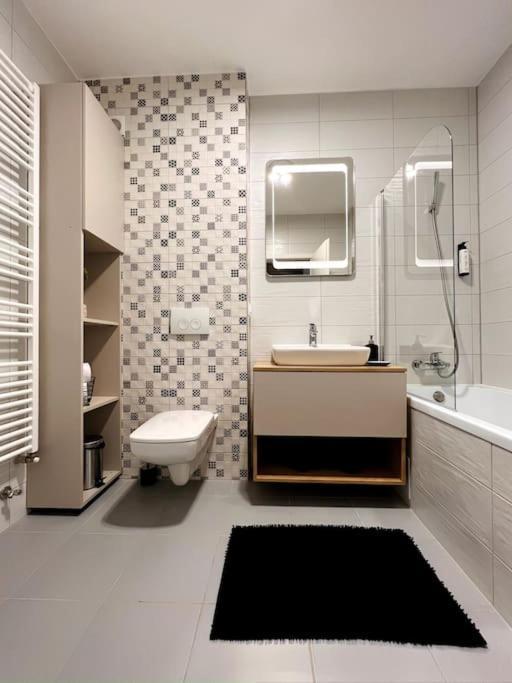 Skylark - Singapore Penthouse With Jacuzzi & Panoramic View Брашов Екстериор снимка